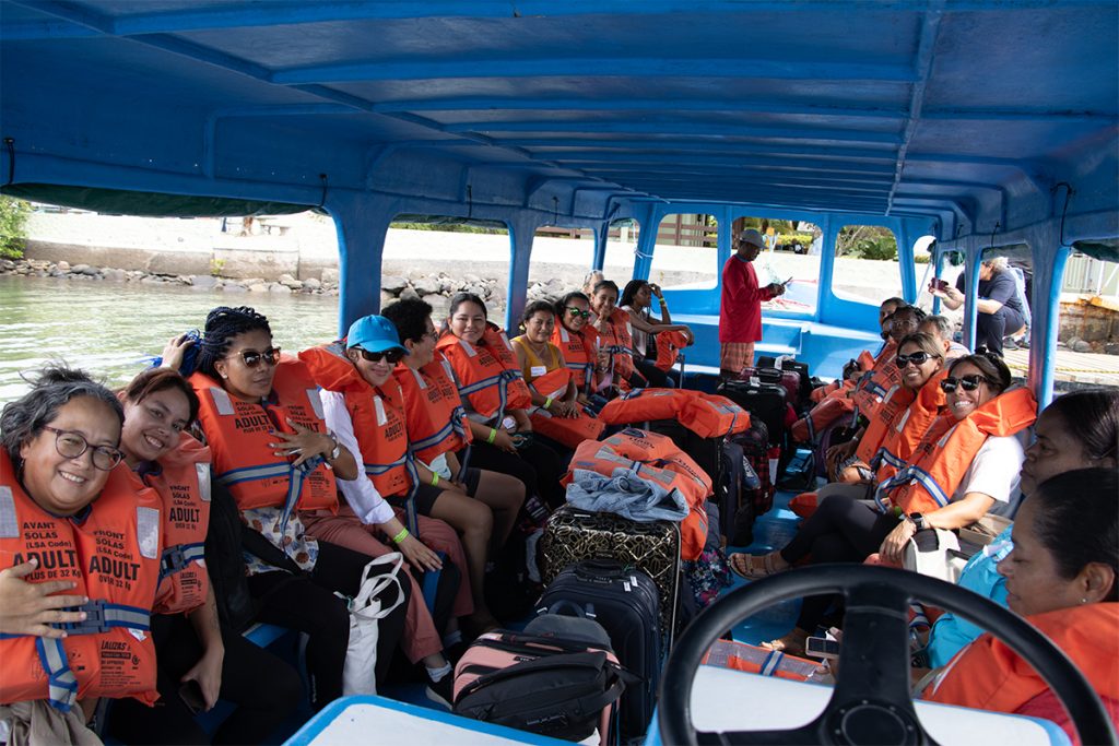 Líderes Marino-Costeras dirigiéndose a Isla Chira